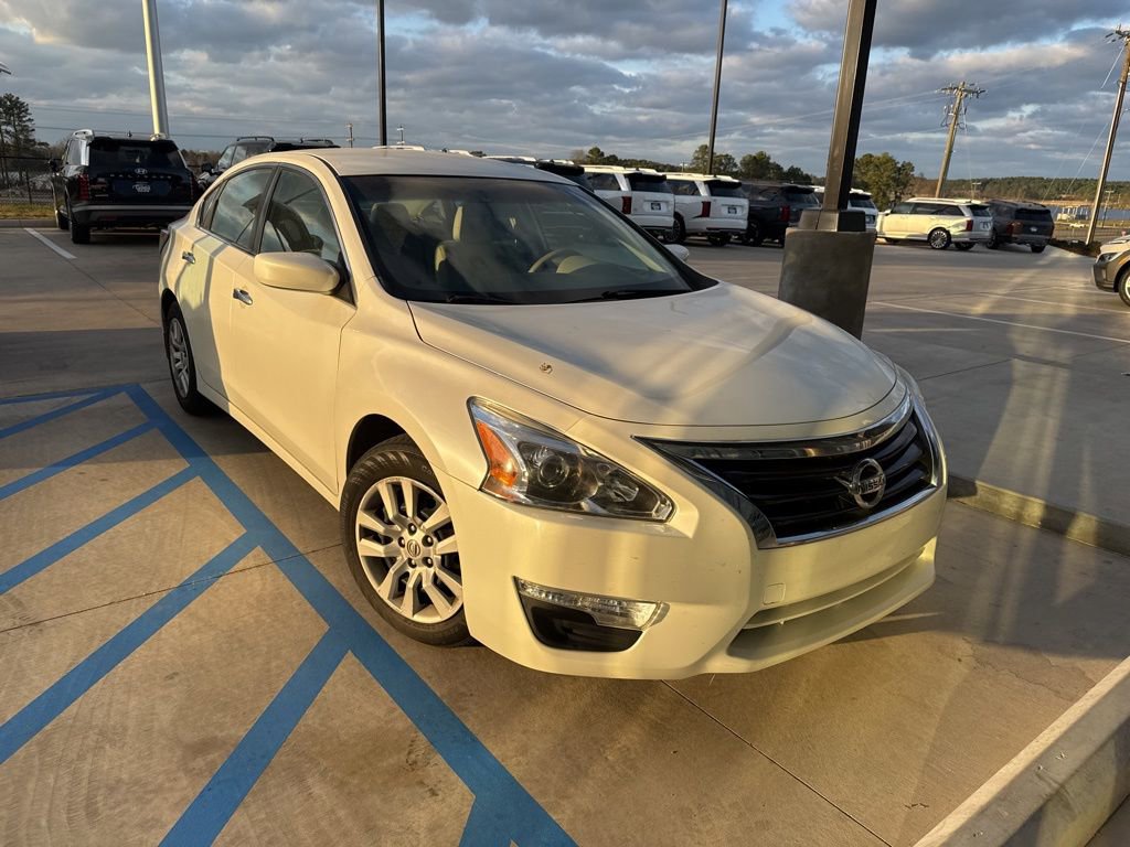 Used 2015 Nissan Altima 2.5 S w/ Power Driver Seat Package image 2