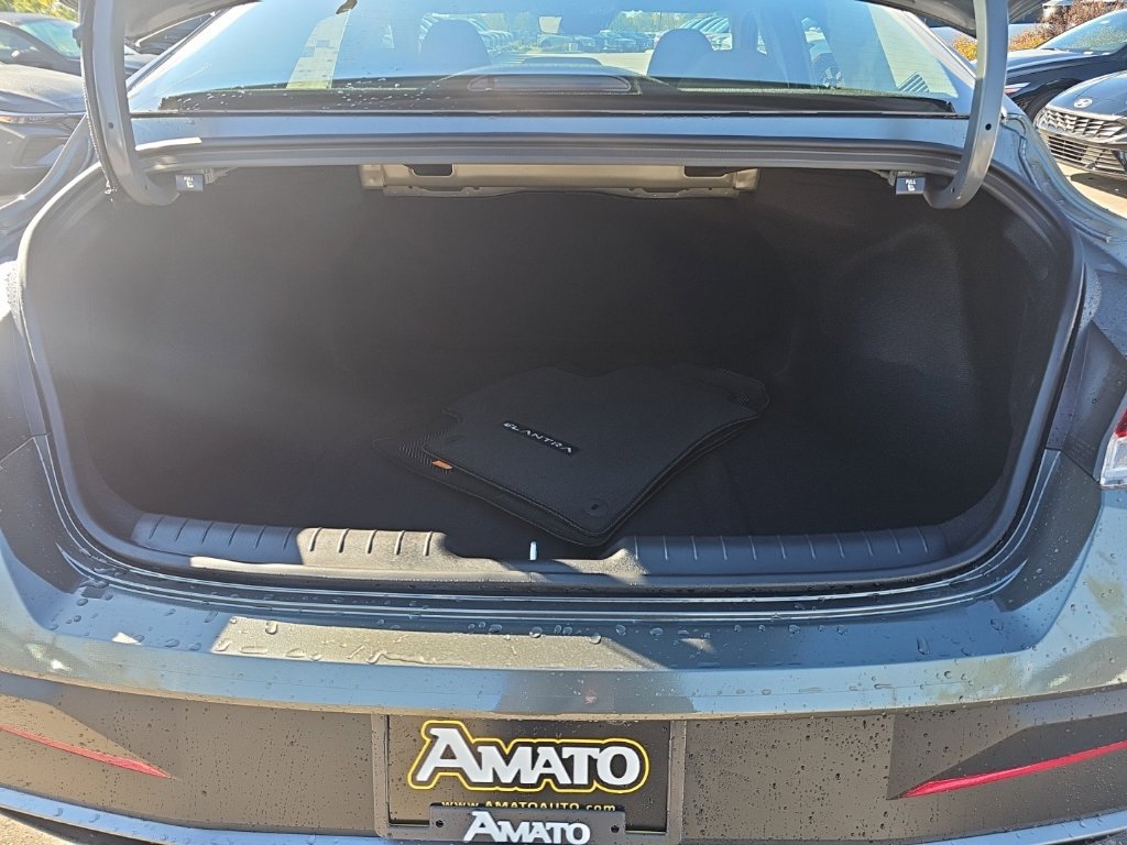 New 2026 Hyundai Elantra SE FWD image 30