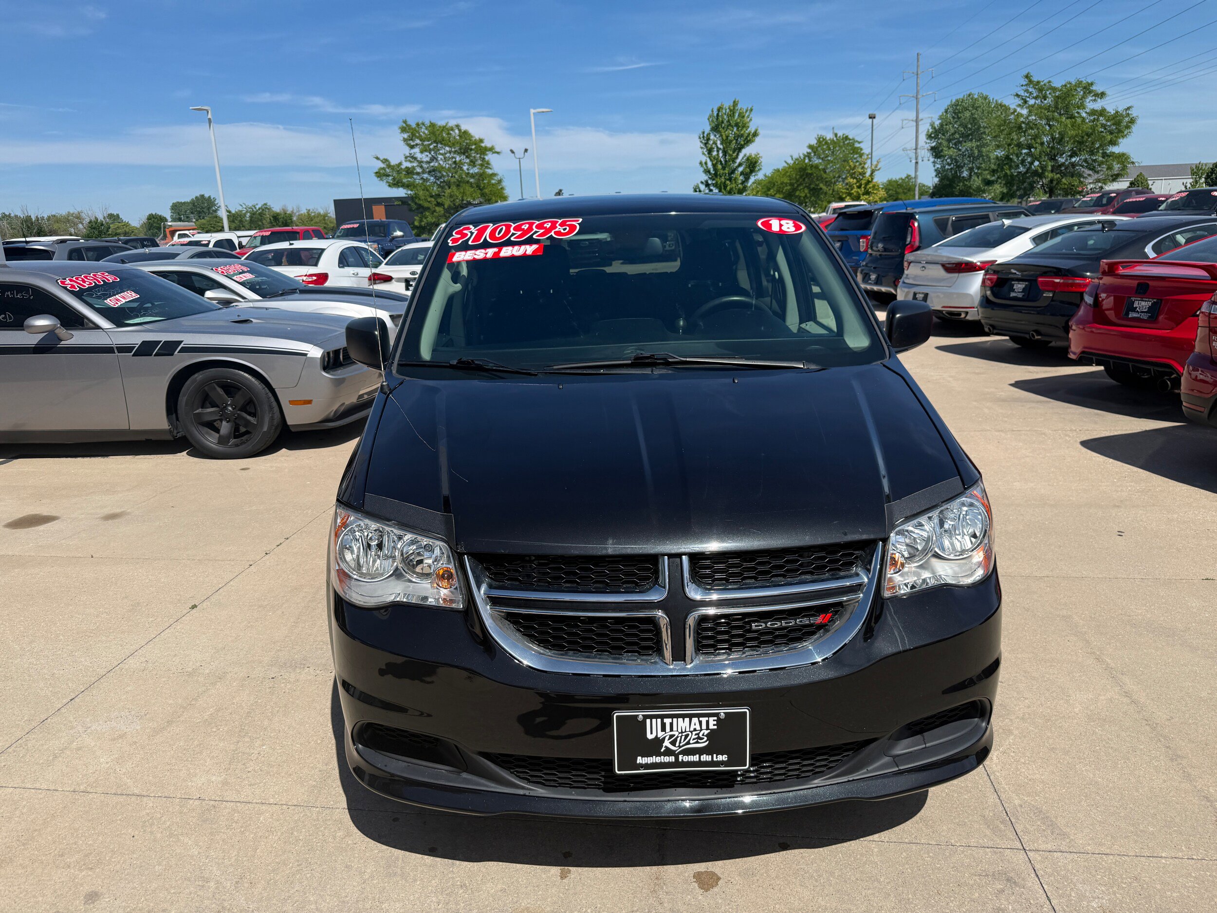 Used 2018 Dodge Grand Caravan SE FWD image 3
