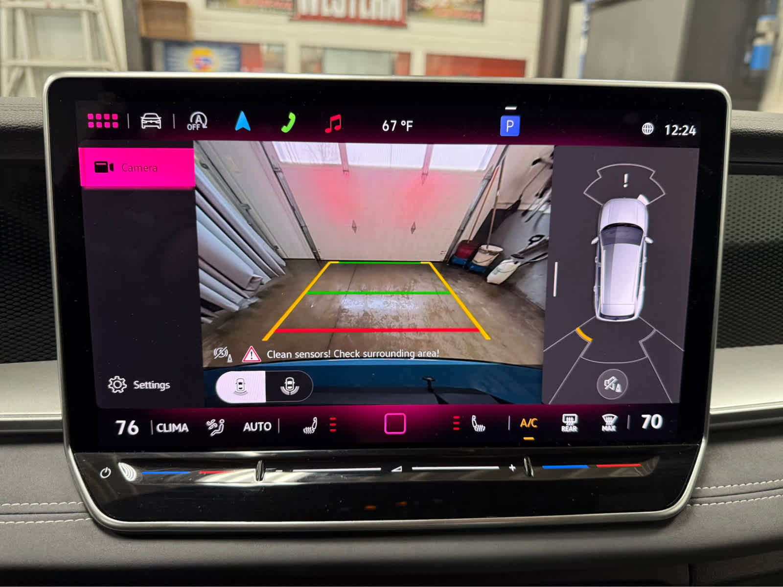 Used 2025 Volkswagen Tiguan SE R-Line AWD/4WD image 14