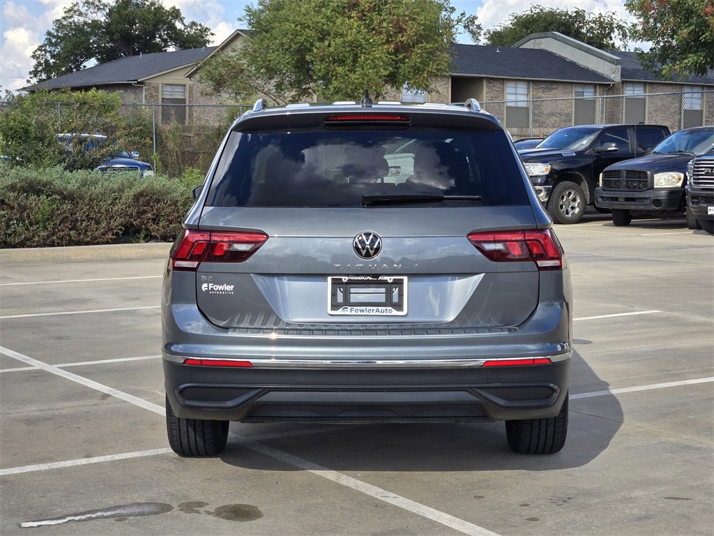 Used 2023 Volkswagen Tiguan SE w/ Panoramic Sunroof Package image 7
