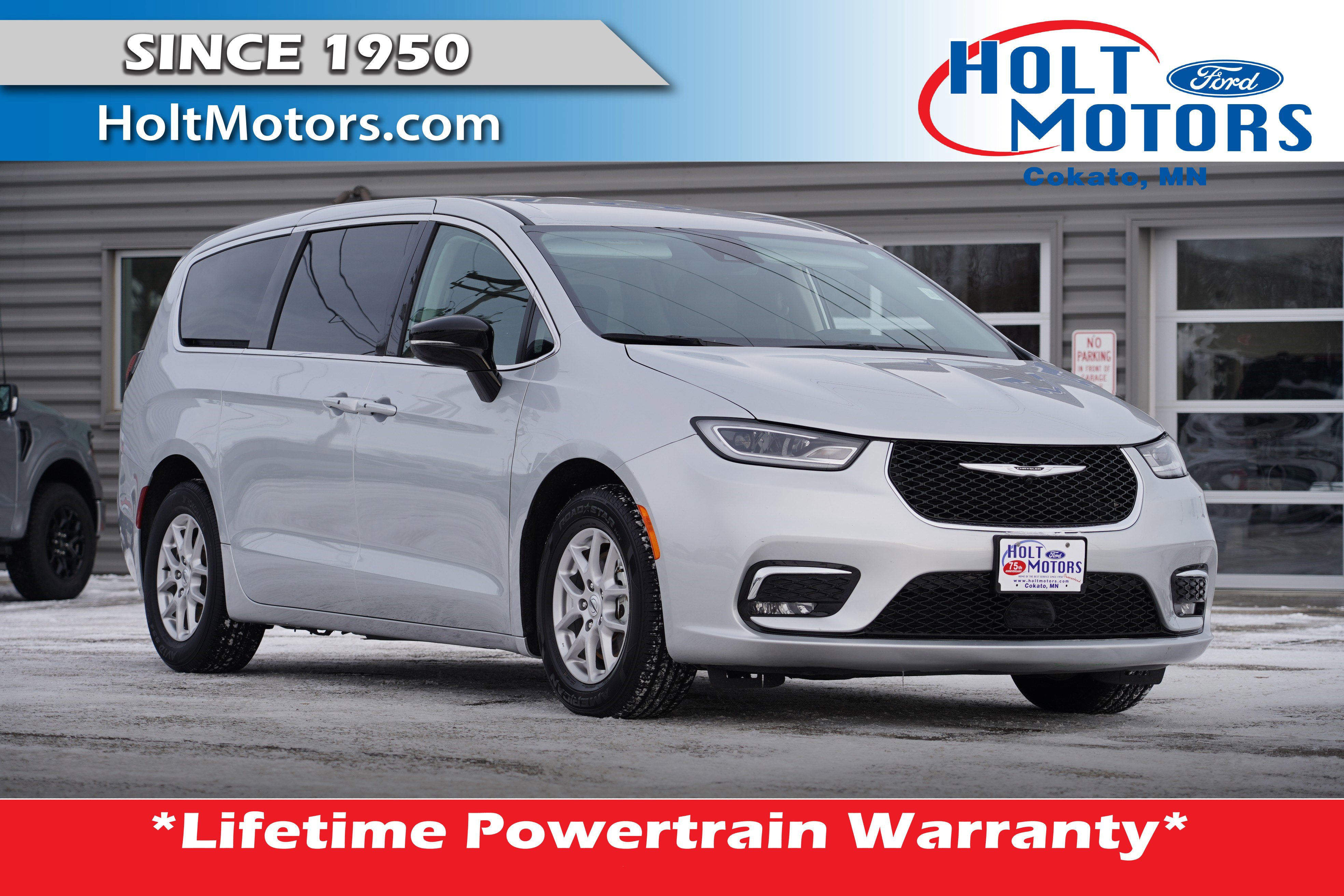 Used 2024 Chrysler Pacifica Touring-L FWD image 1