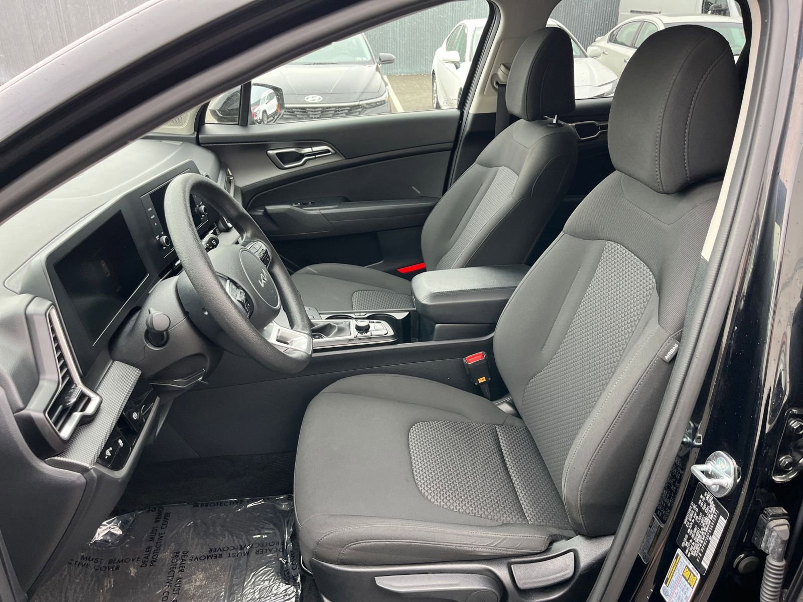 Used 2025 Kia Sportage LX FWD image 33