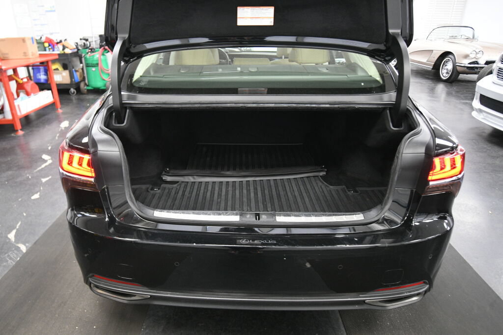Used 2019 Lexus LS 500 AWD w/ Accessory Package (Z2) image 24