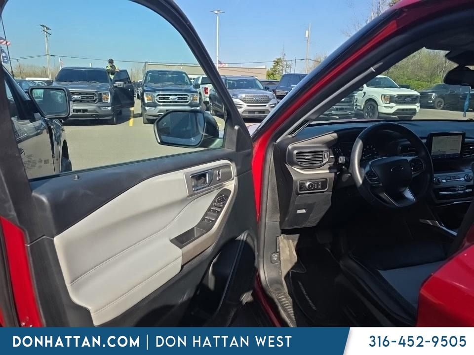 Used 2022 Ford Explorer XLT w/ Equipment Group 202A AWD/4WD image 10