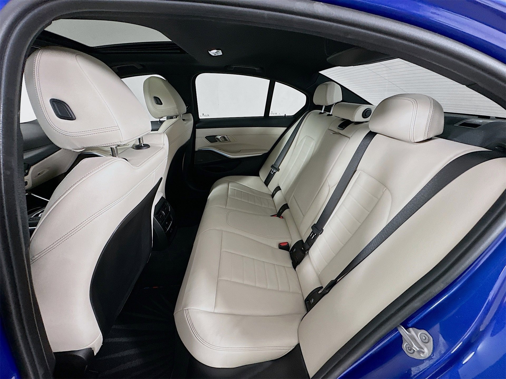 Used 2025 BMW M340i xDrive w/ Premium Package image 27