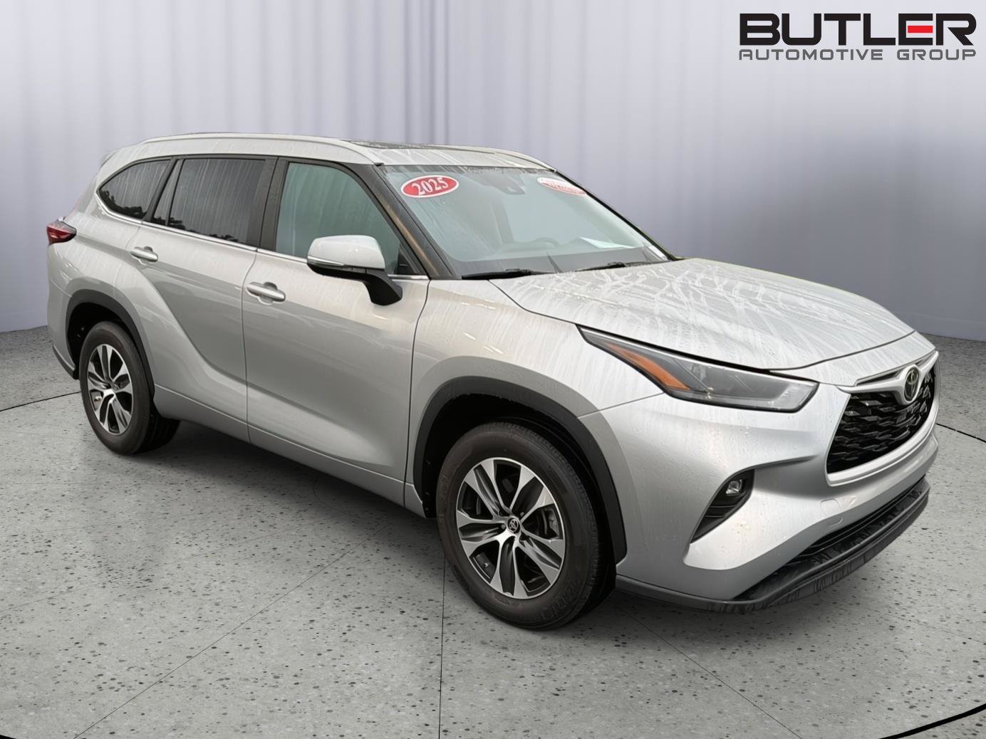 Certified 2025 Toyota Highlander XLE FWD image 8