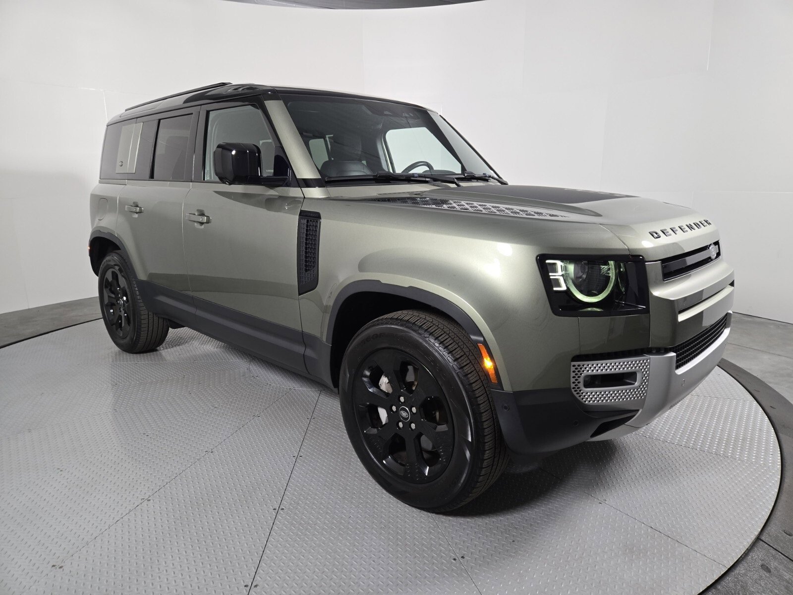 Used 2023 Land Rover Defender 110 SE image 15