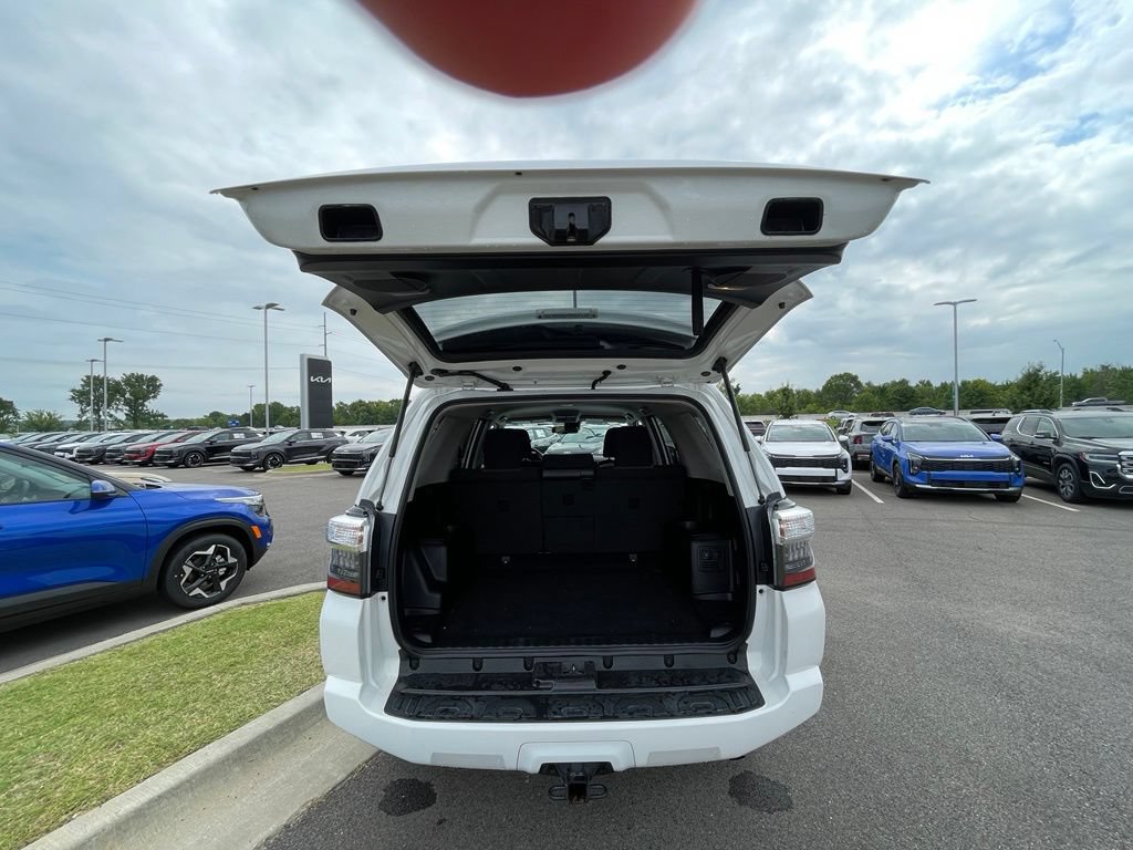 Used 2022 Toyota 4Runner SR5 AWD/4WD image 21