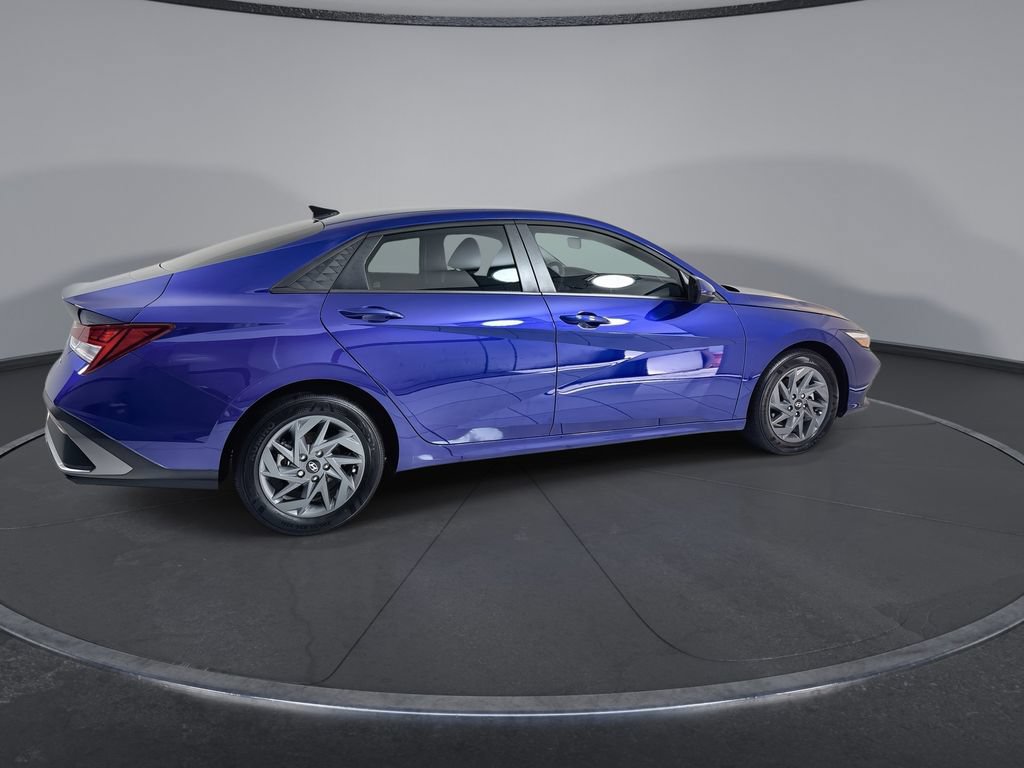 Certified 2025 Hyundai Elantra Hybrid FWD image 9