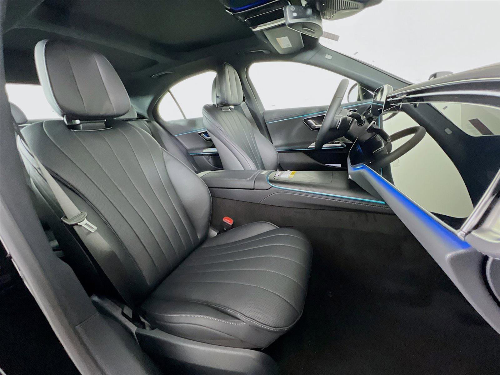 New 2026 Mercedes-Benz E 450 4MATIC Sedan image 25