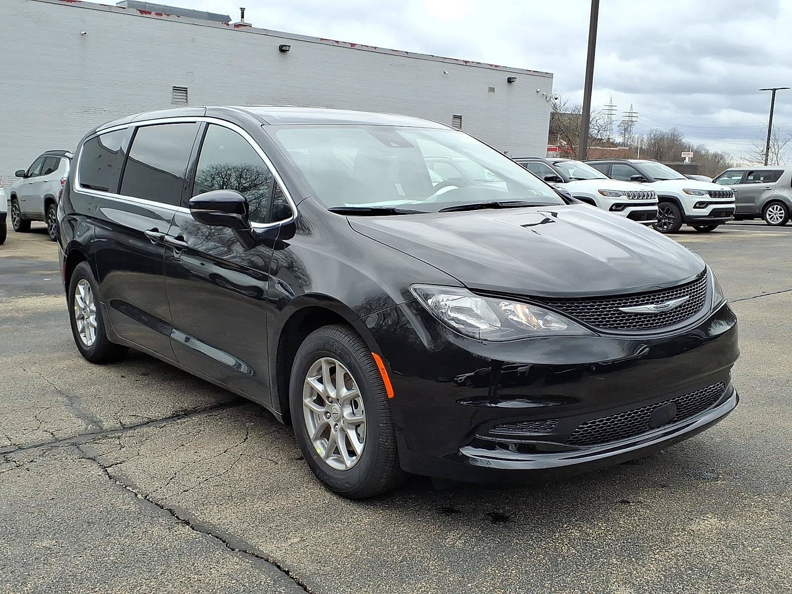 New 2026 Chrysler Voyager LX FWD image 5