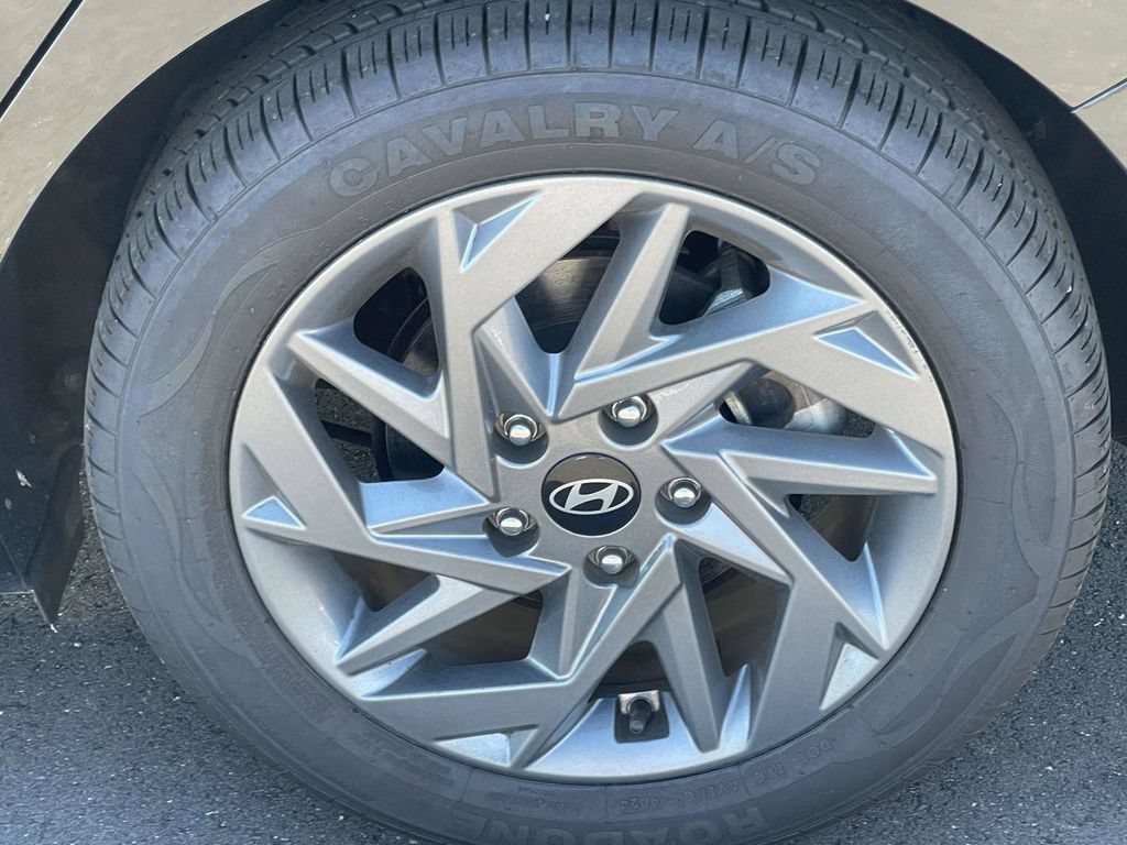 Used 2024 Hyundai Elantra SEL FWD image 9