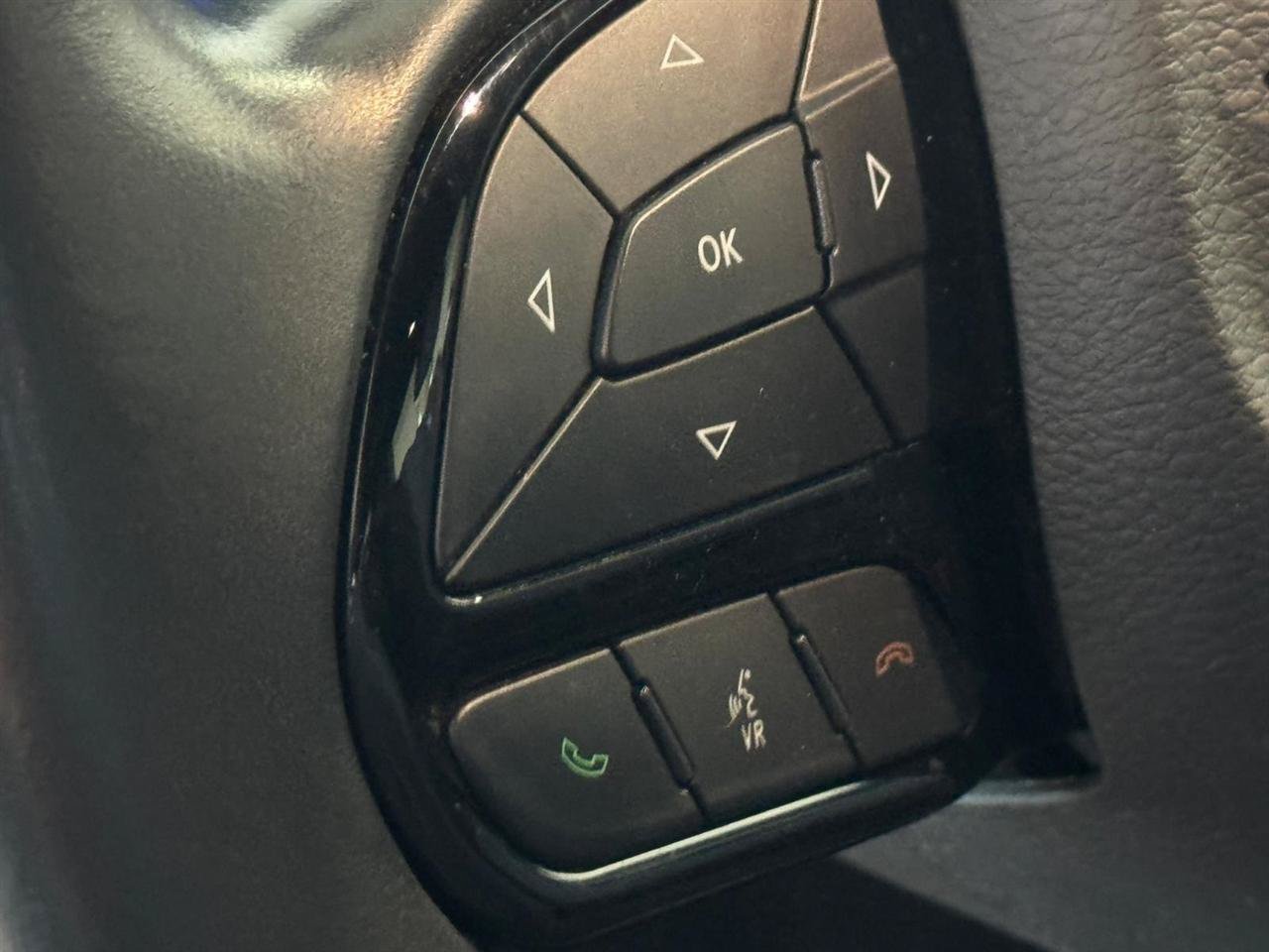 Used 2018 Chrysler Pacifica Touring Plus w/ S Appearance Package FWD image 14