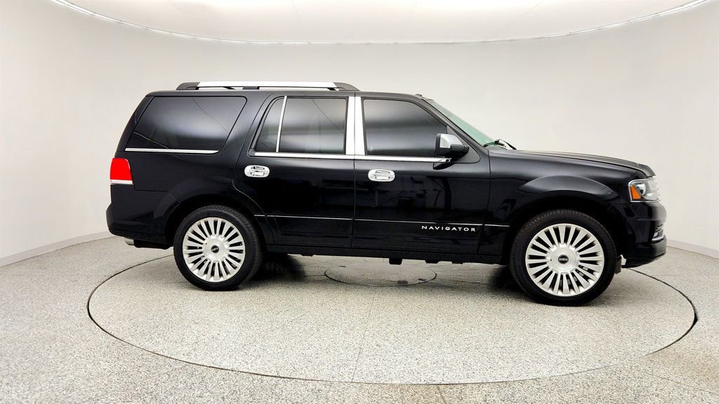 Used 2016 Lincoln Navigator Select AWD/4WD image 4
