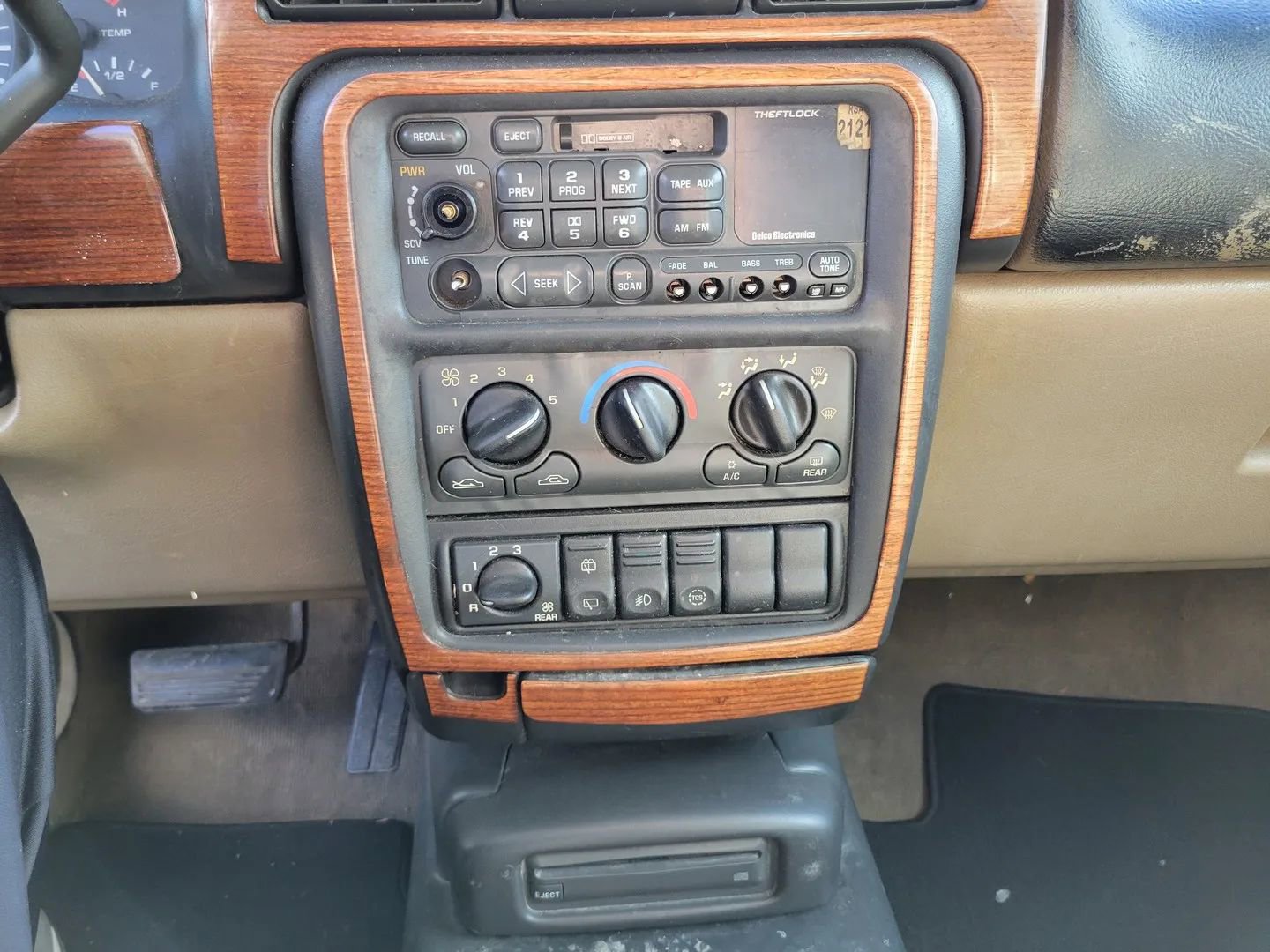 Used 1999 Oldsmobile Silhouette Premiere w/ Towing Pkg FWD image 9