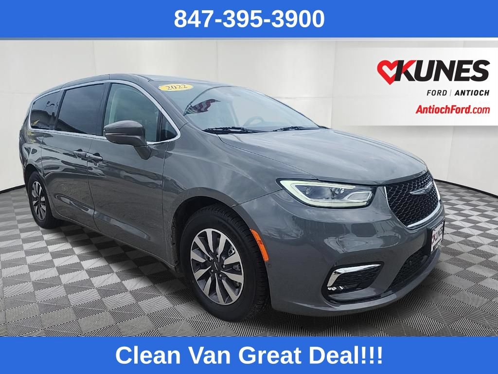 Used 2022 Chrysler Pacifica Touring-L w/ Uconnect Theater Family Group FWD video 1