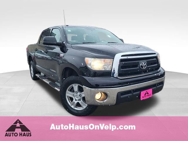 Used 2013 Toyota Tundra 4x4 CrewMax w/ Tow Pkg image 1