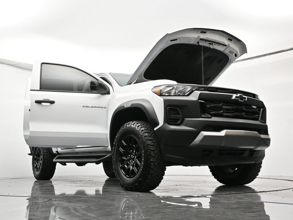 Certified 2024 Chevrolet Colorado Trail Boss w/ Advanced Trailering Package image 50
