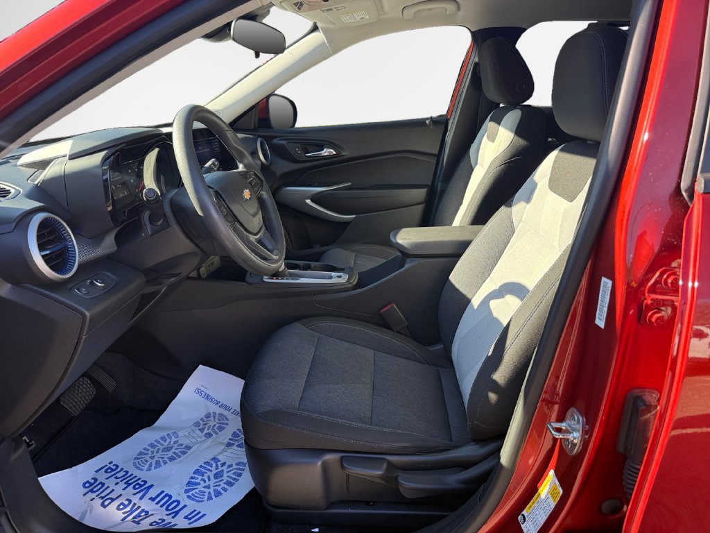 Used 2024 Chevrolet Trax LS w/ LS Convenience Package FWD image 12