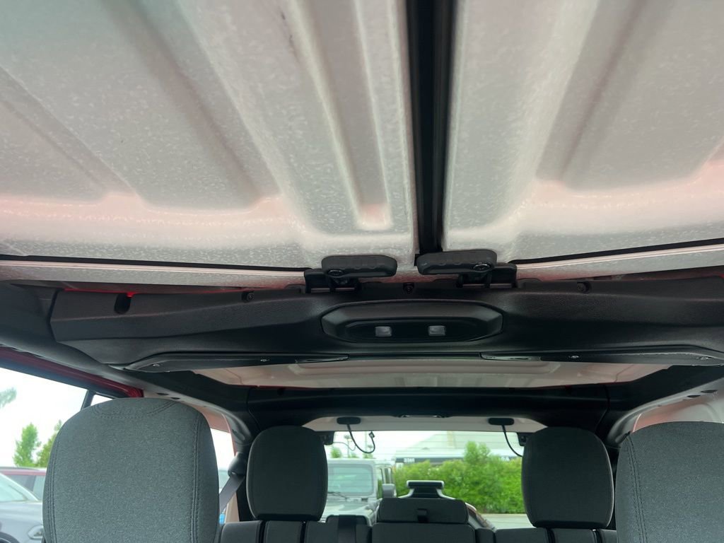 Used 2025 Jeep Wrangler Unlimited Sahara w/ Safety Group AWD/4WD image 52