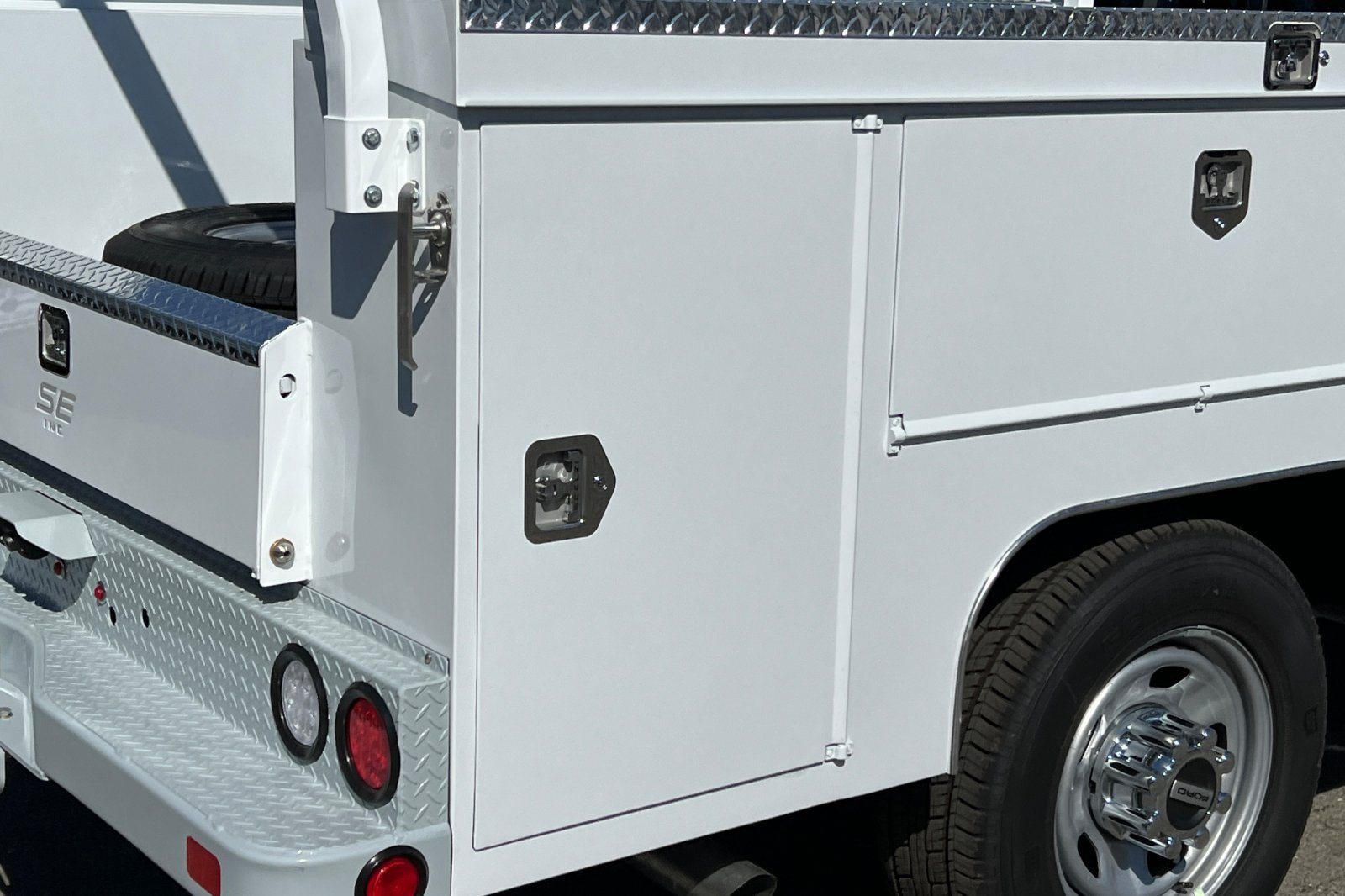 New 2026 Ford F350 XL w/ XL Chrome Package RWD image 22