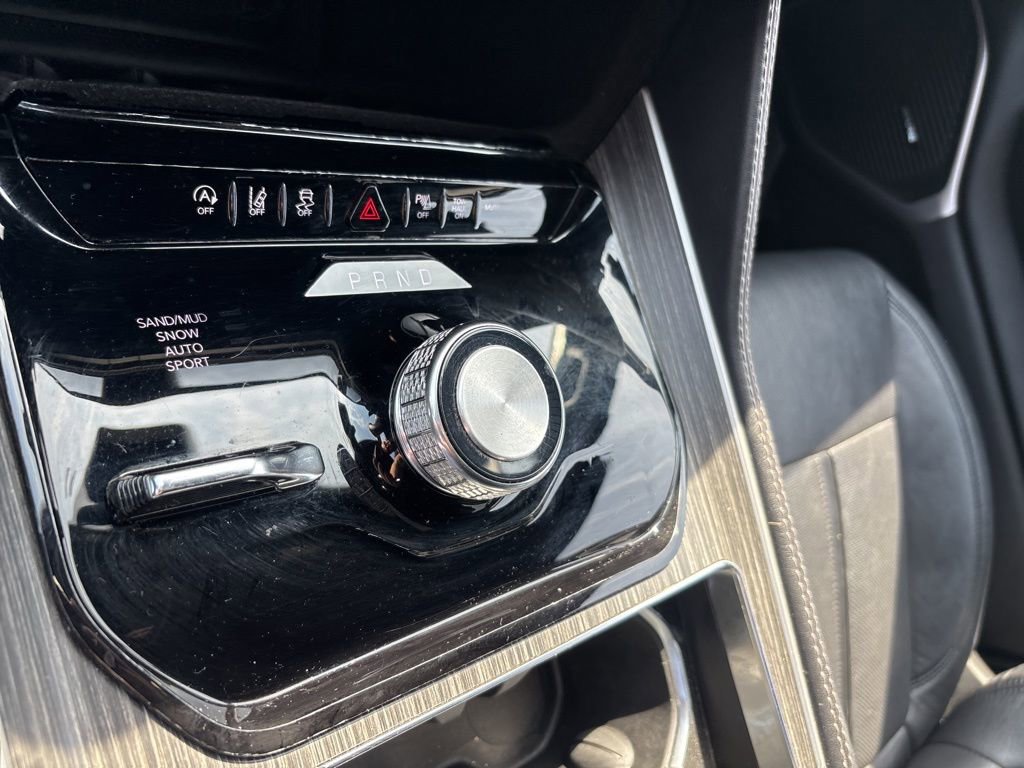 Used 2024 Jeep Wagoneer L Series II w/ Flexible Seating Group image 24