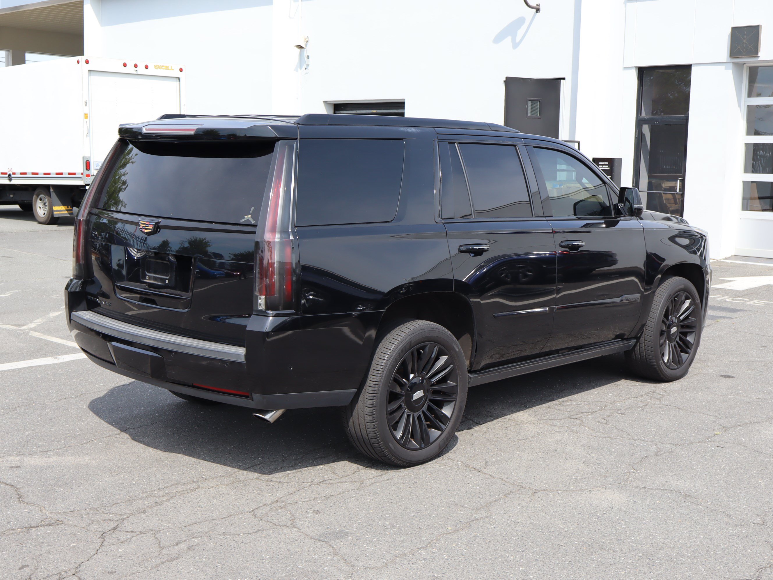 Used 2017 Cadillac Escalade Premium Luxury RWD image 21