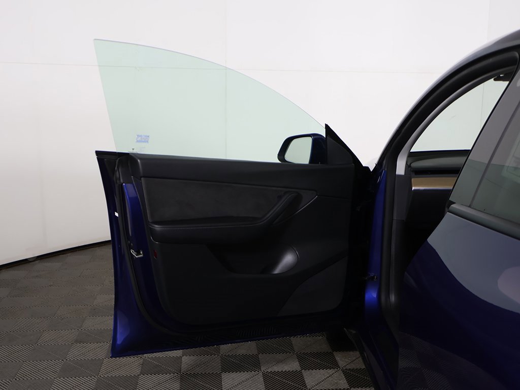 Used 2022 Tesla Model Y Long Range image 20
