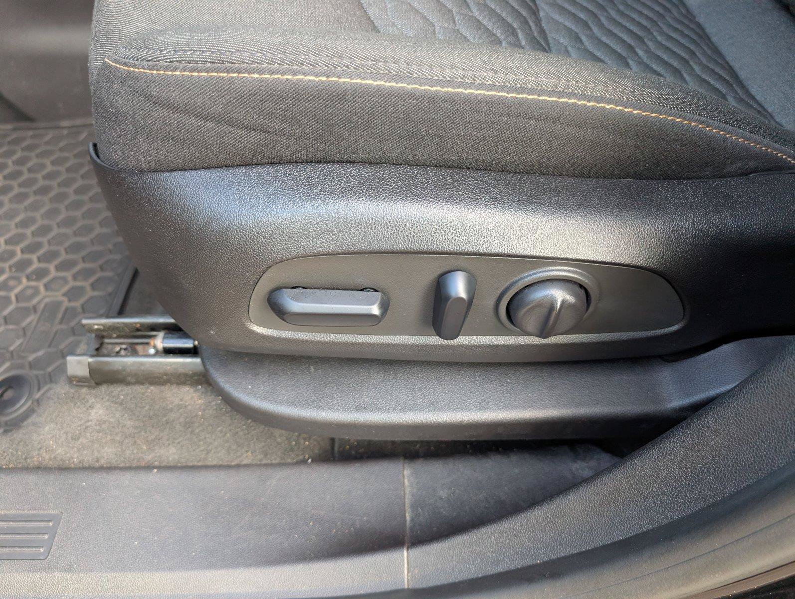 Used 2019 Chevrolet Equinox LT FWD image 14