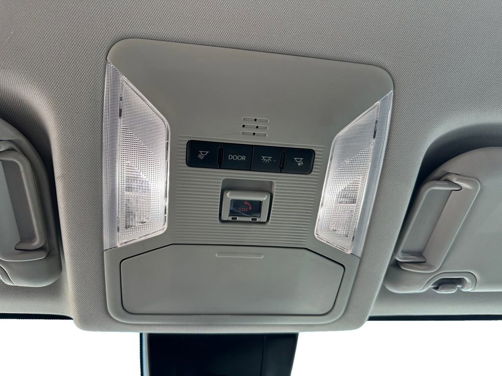 Used 2024 Toyota RAV4 XLE FWD image 23
