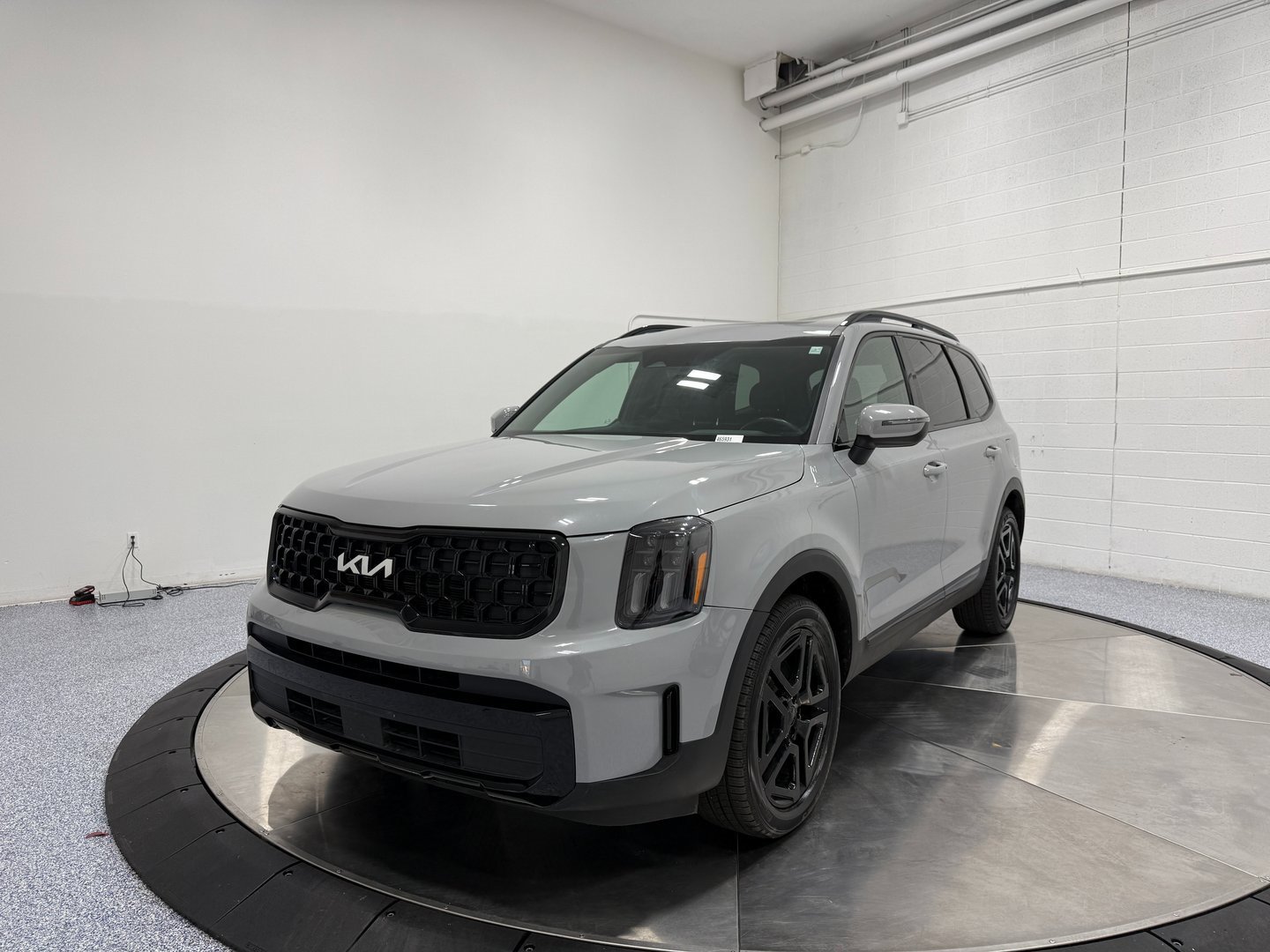 Used 2024 Kia Telluride EX X-Line image 3