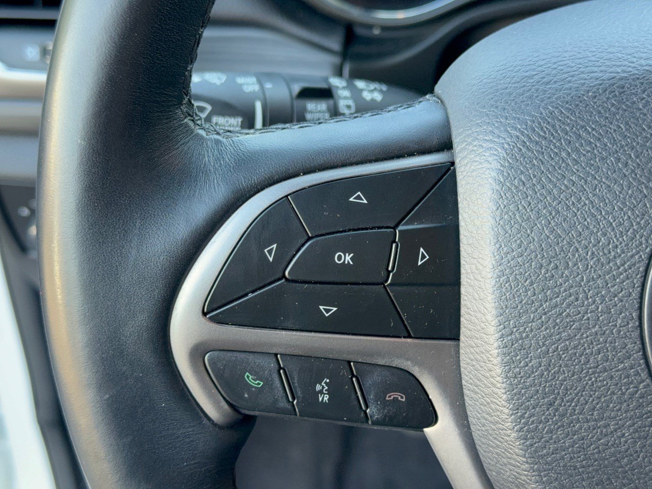 Used 2019 Jeep Grand Cherokee Altitude RWD image 18
