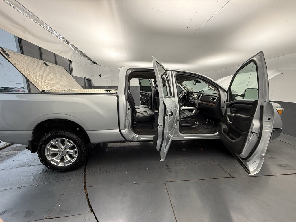 Used 2017 Nissan Titan SL image 20