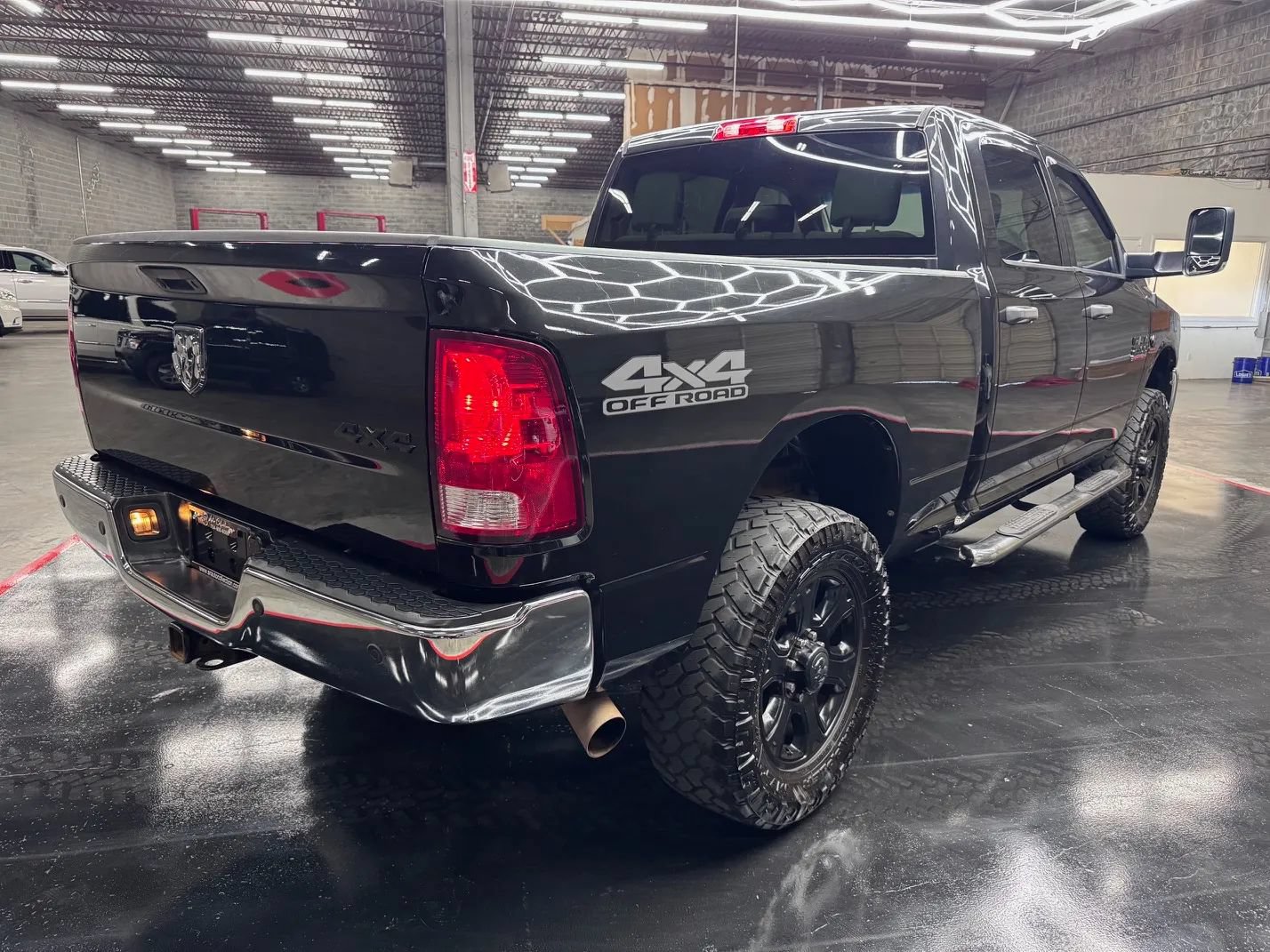 Used 2018 RAM 2500 Tradesman w/ Chrome Appearance Group AWD/4WD image 3