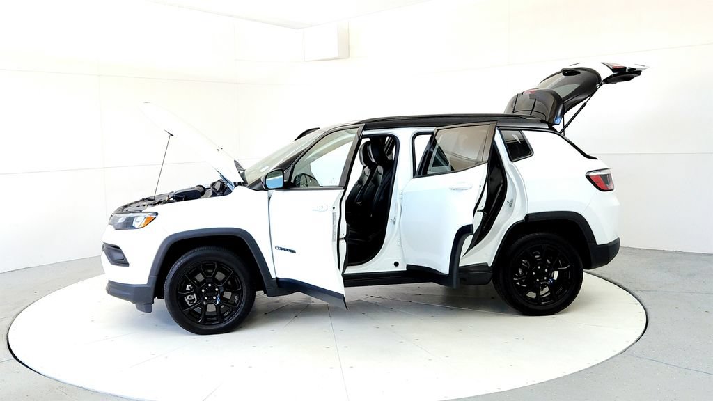Used 2023 Jeep Compass Latitude w/ Sun and Sound Group AWD/4WD image 10