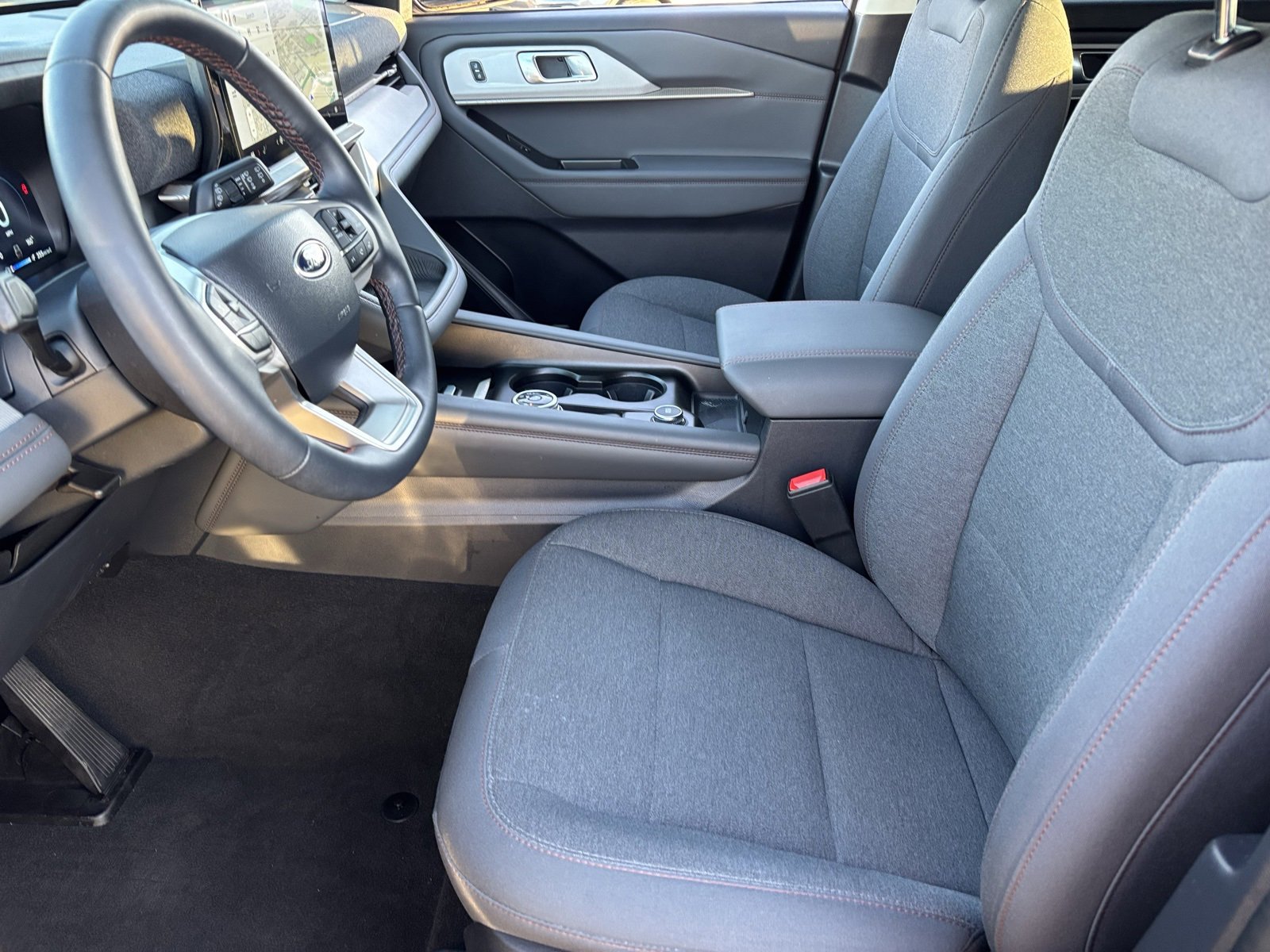 Used 2025 Ford Explorer Active image 18