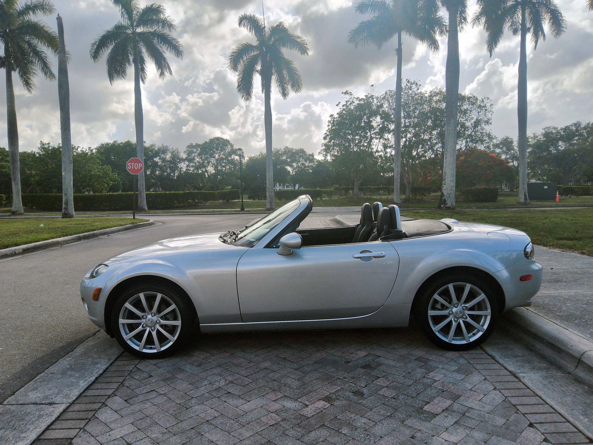 Used 2006 MAZDA MX-5 Miata Grand Touring RWD image 13