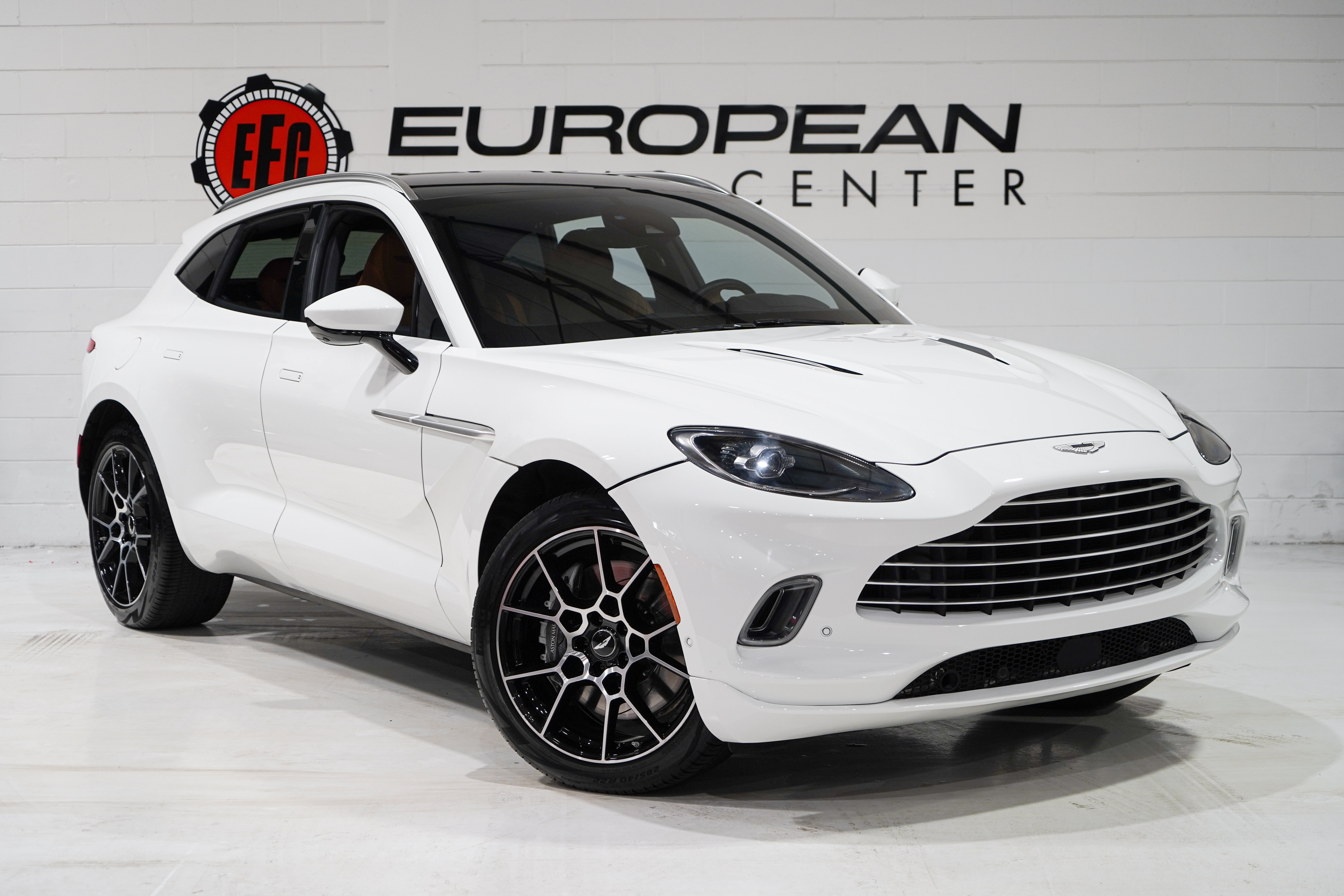 Used 2022 Aston Martin DBX AWD/4WD image 1