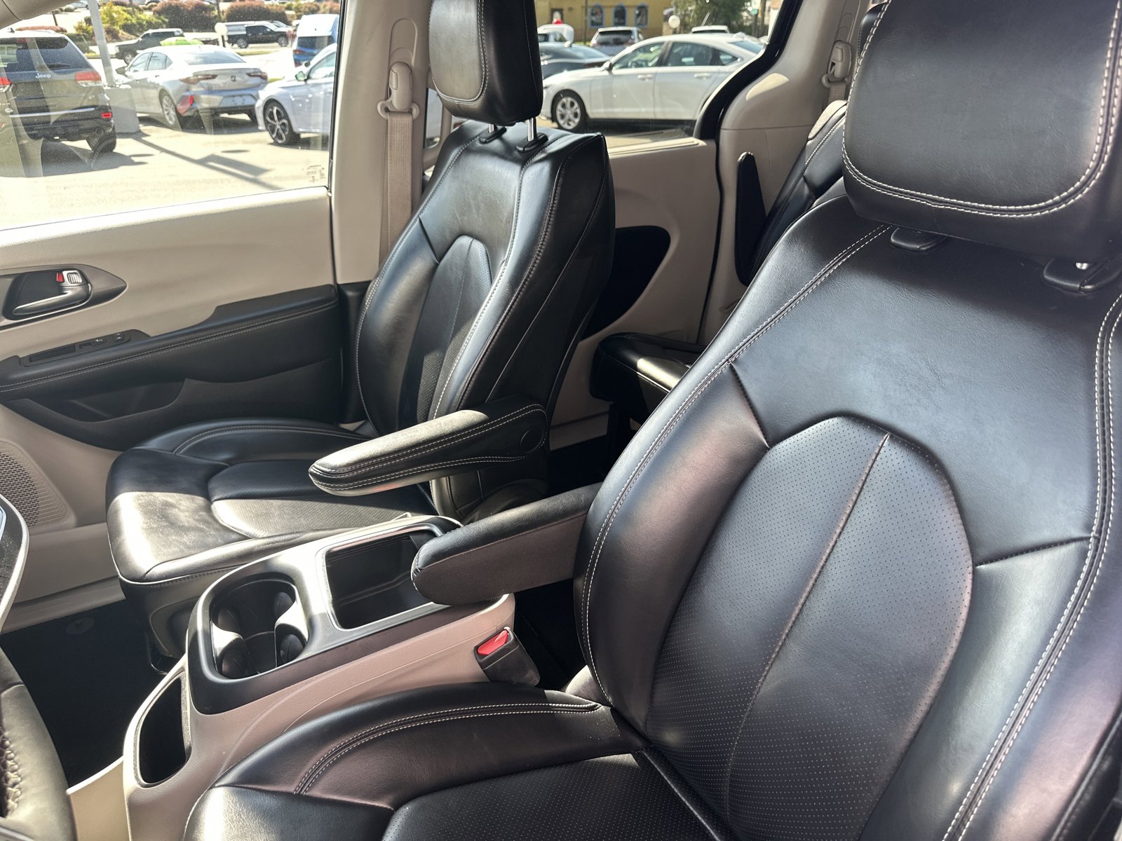 Used 2023 Chrysler Pacifica Touring-L FWD image 20