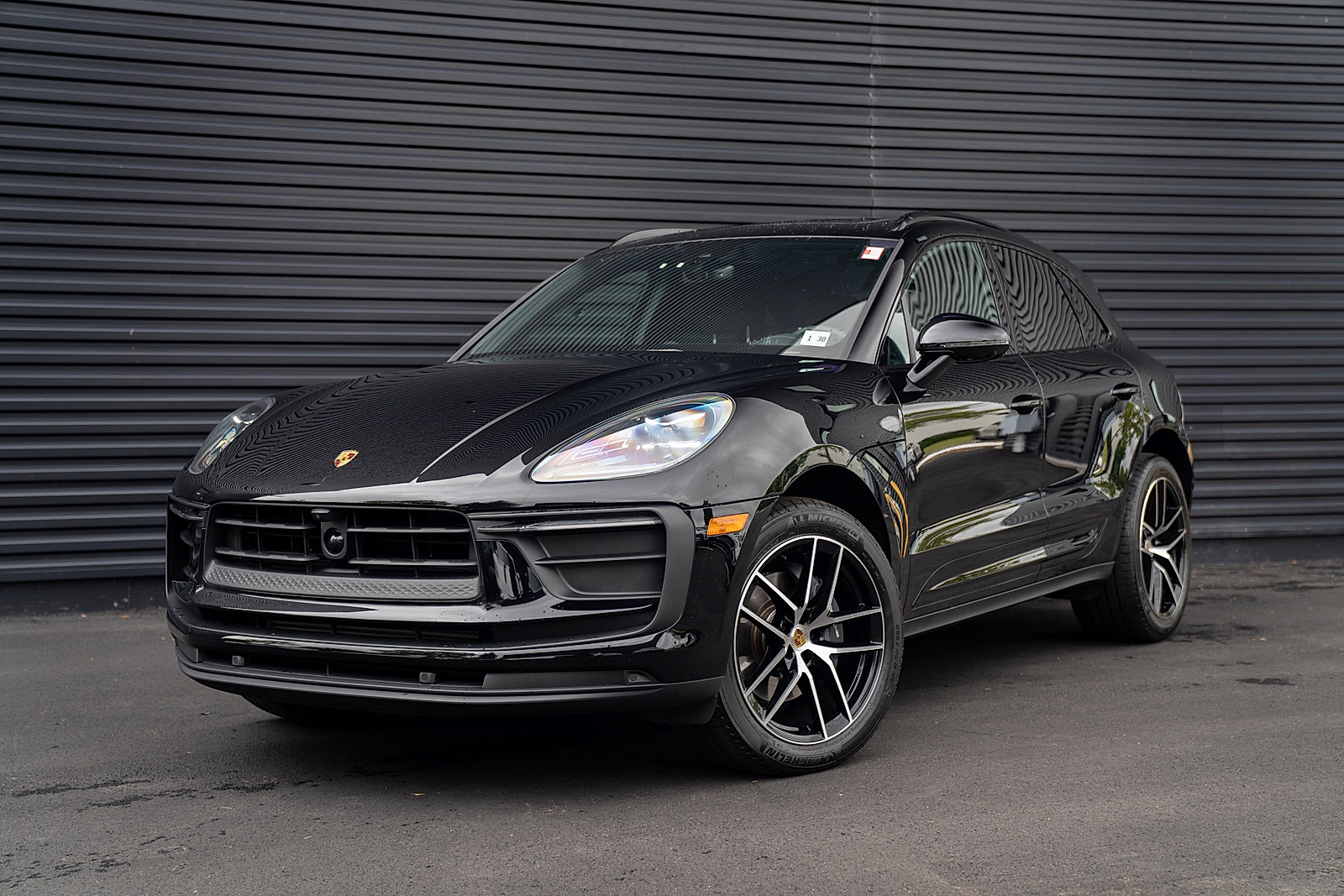 Certified 2025 Porsche Macan AWD/4WD image 1
