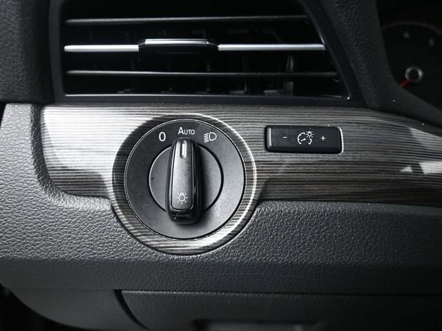 Used 2021 Volkswagen Passat 2.0T R-Line image 33