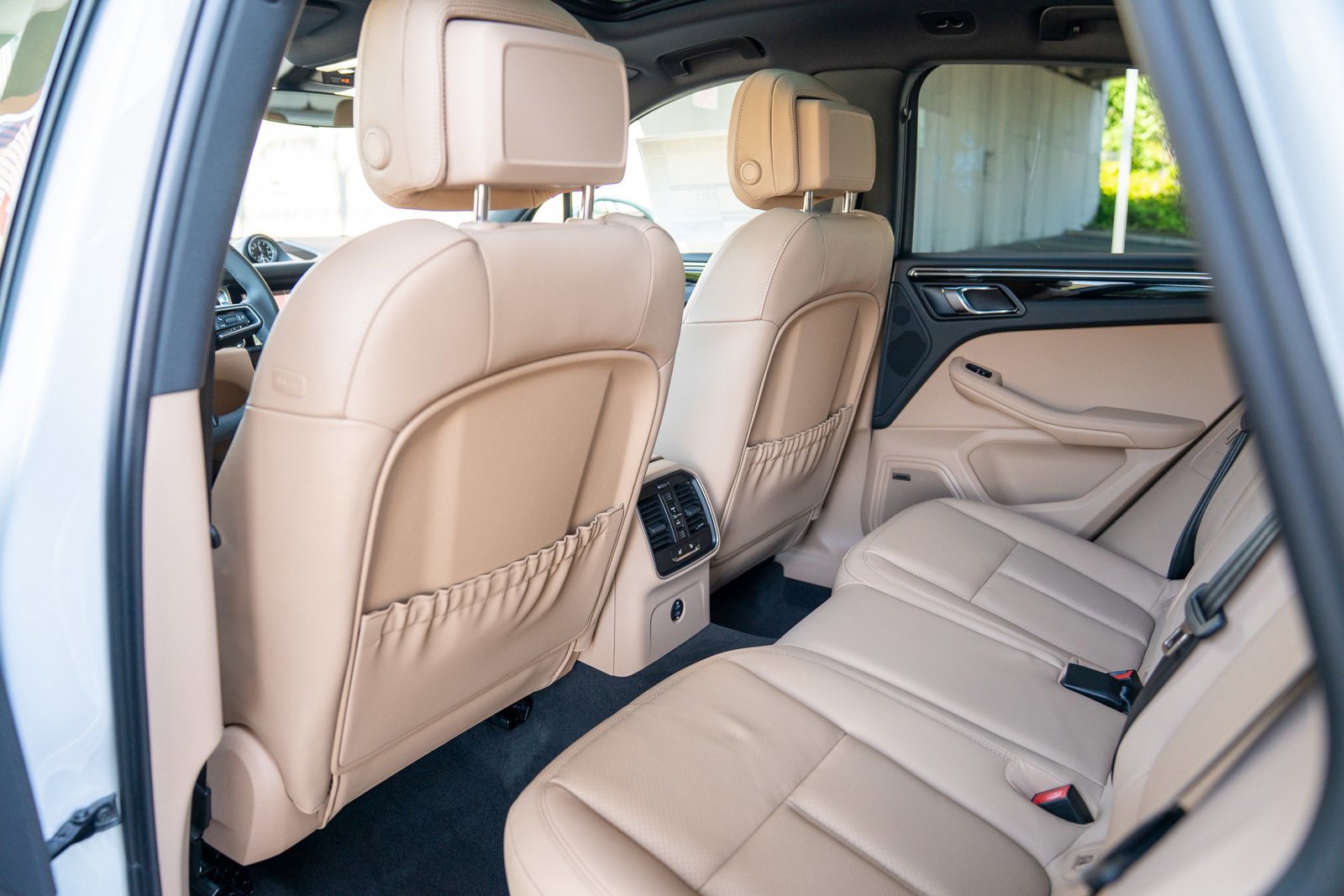 Certified 2025 Porsche Macan image 20