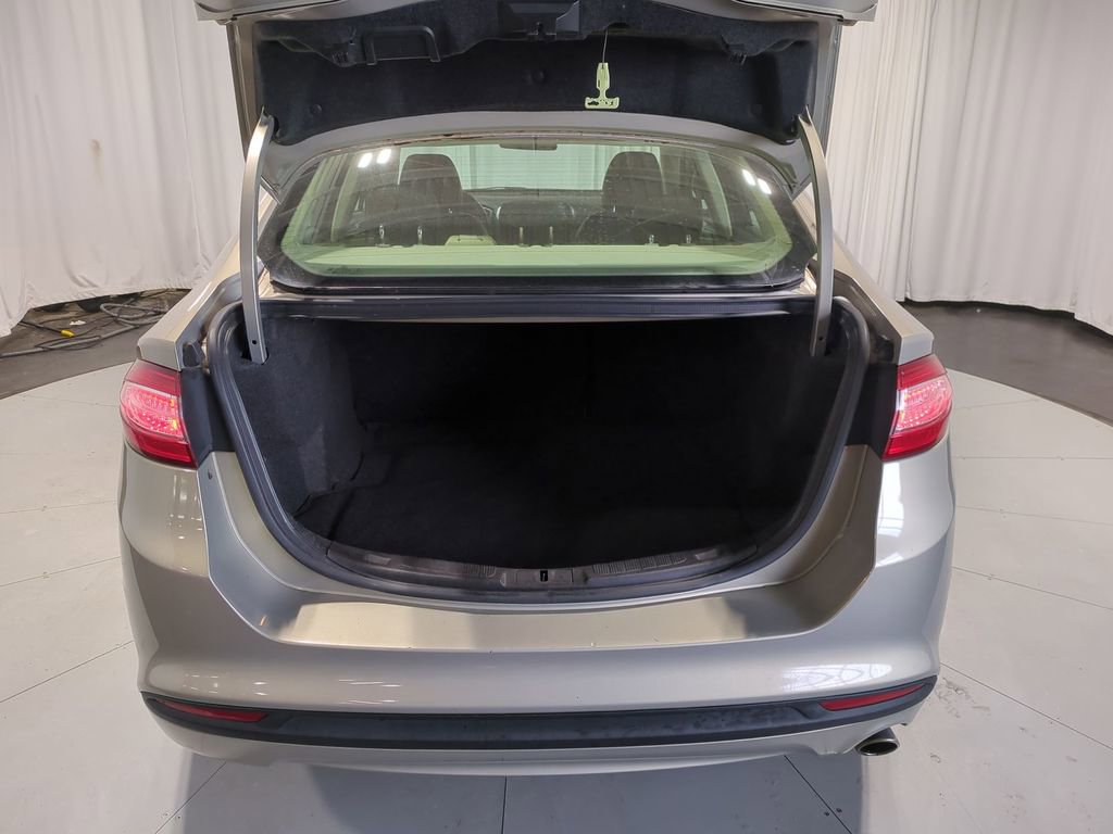 Used 2015 Ford Fusion SE image 37