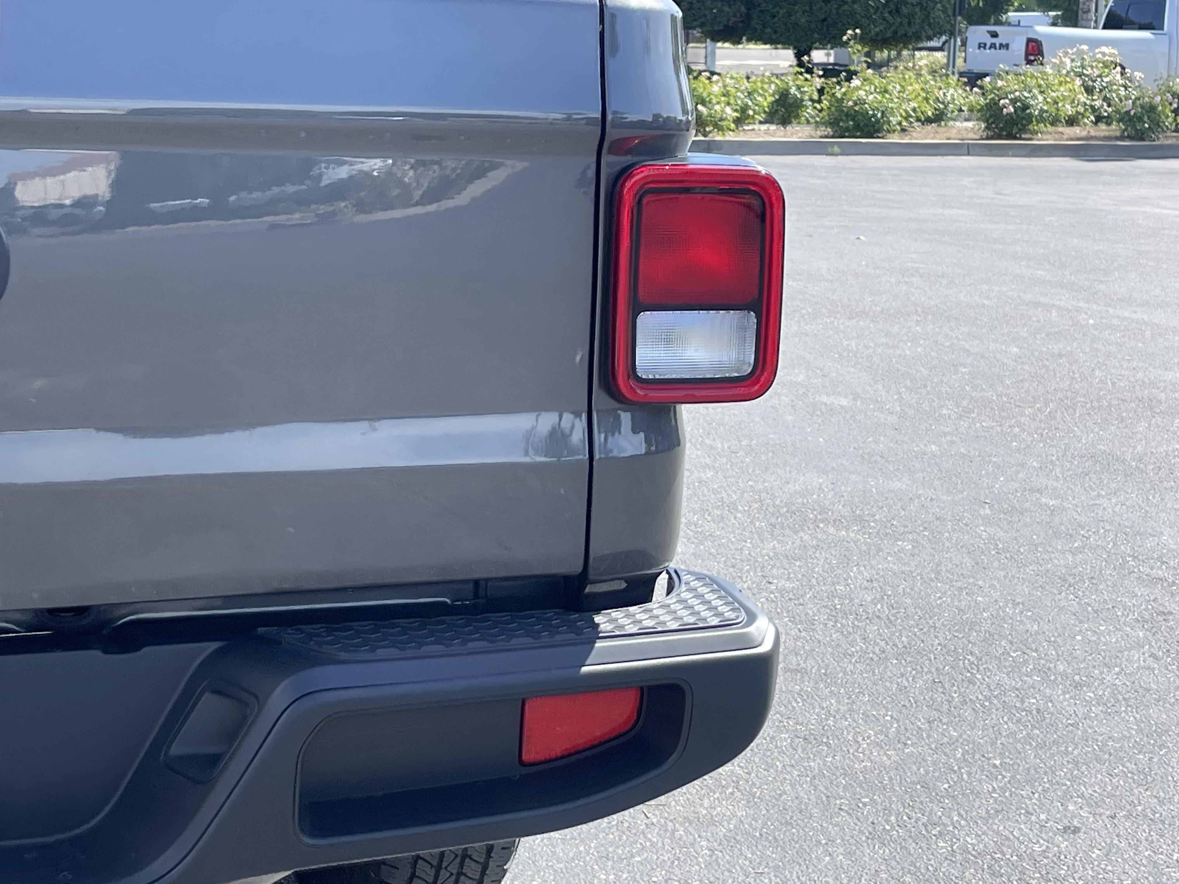 New 2026 Jeep Gladiator Sport AWD/4WD image 12