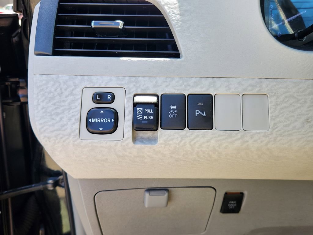 Used 2013 Toyota Sienna XLE w/ Entertainment Pkg image 22