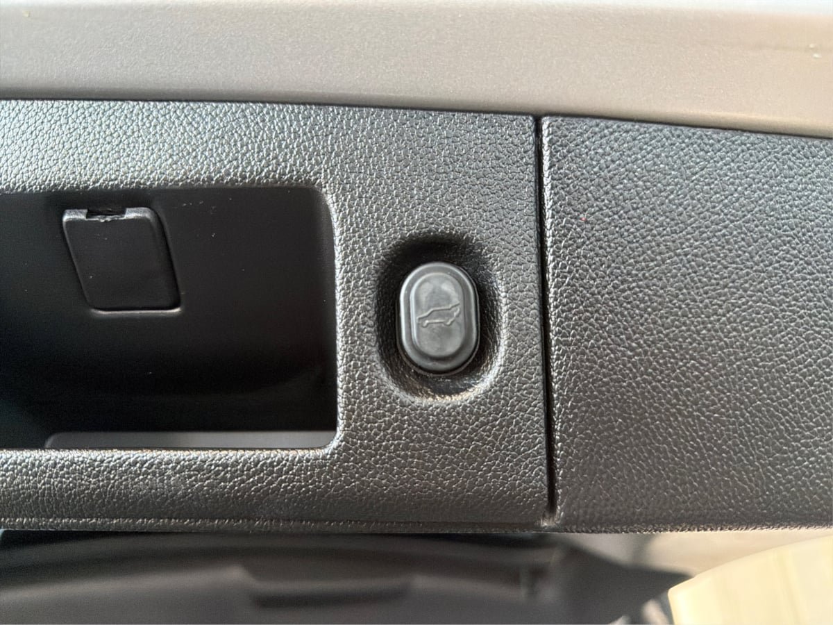 Used 2018 Chevrolet Suburban Premier AWD/4WD image 14