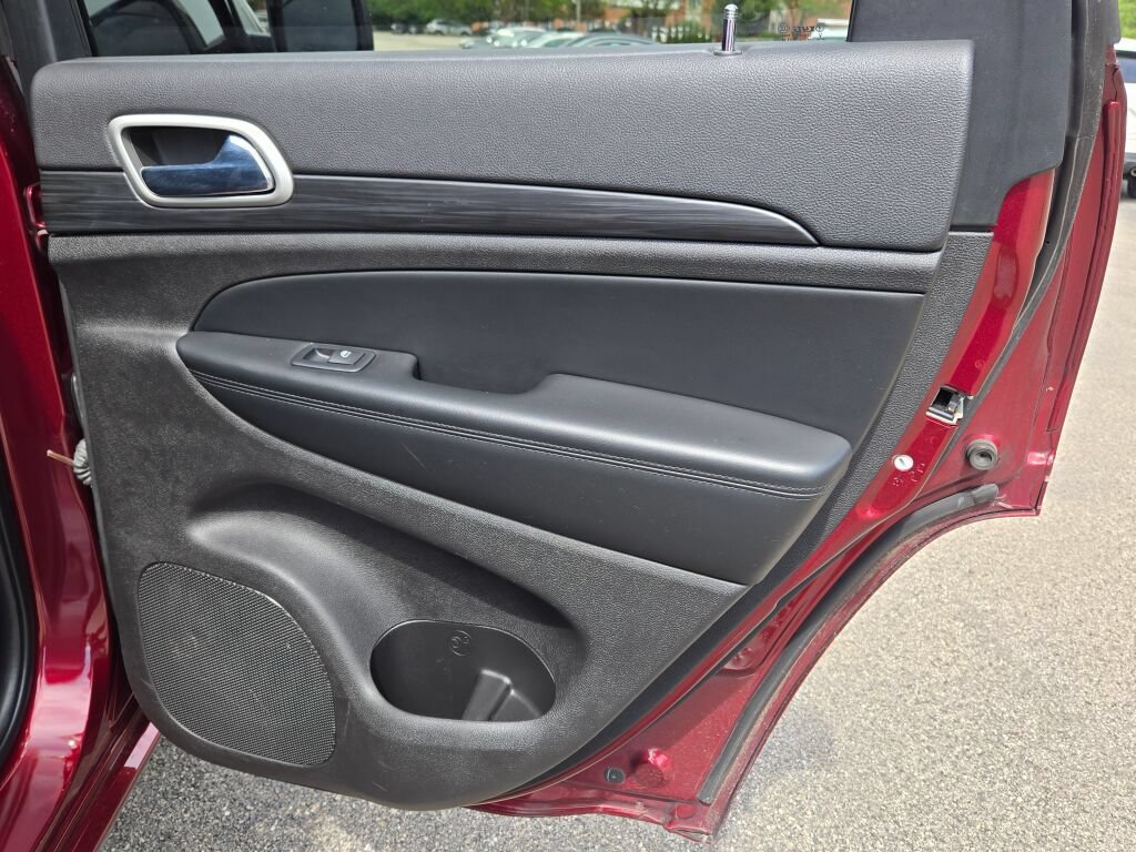 Used 2021 Jeep Grand Cherokee Laredo X AWD/4WD image 14
