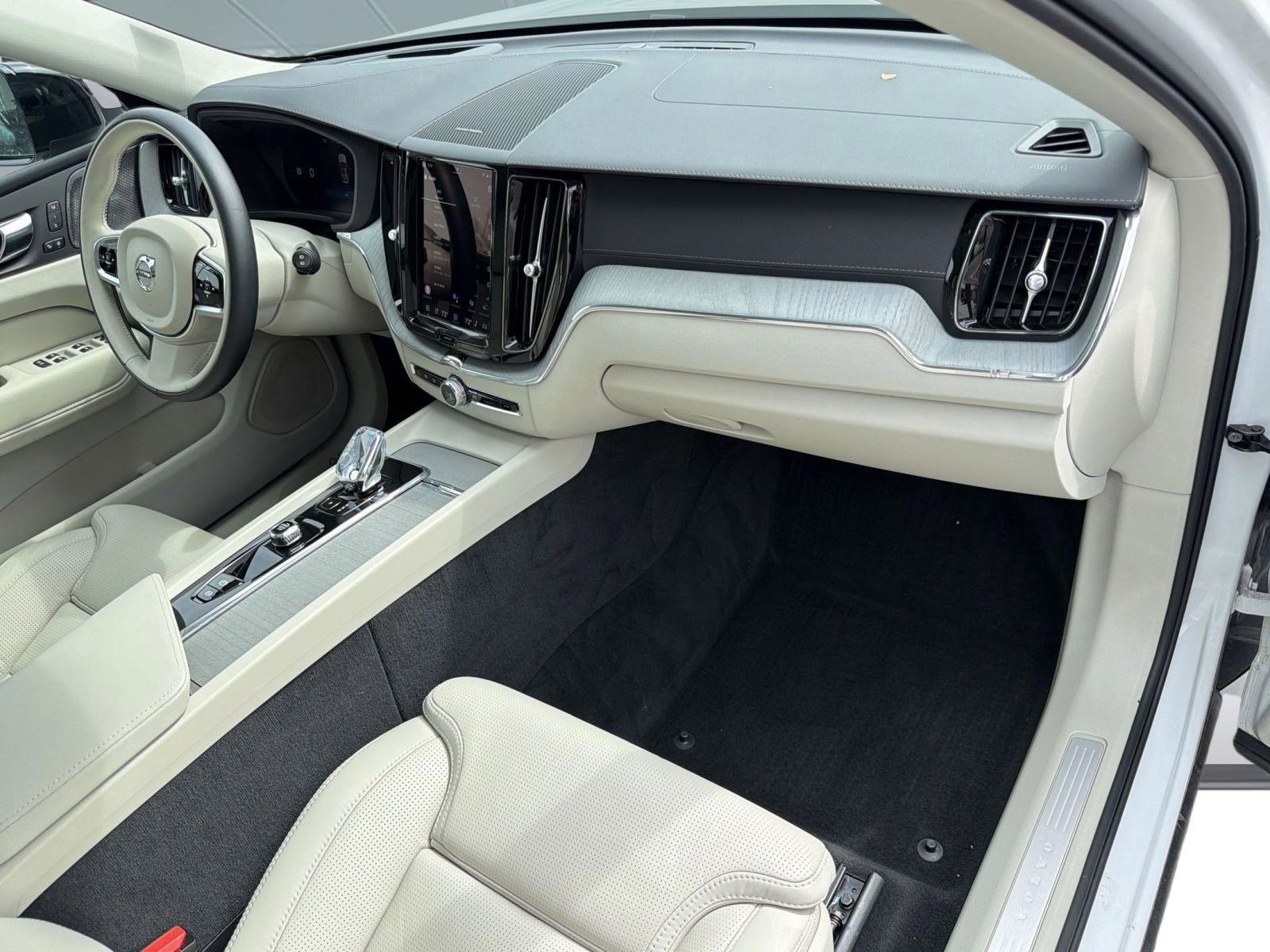 Certified 2024 Volvo XC60 B5 Ultimate image 31