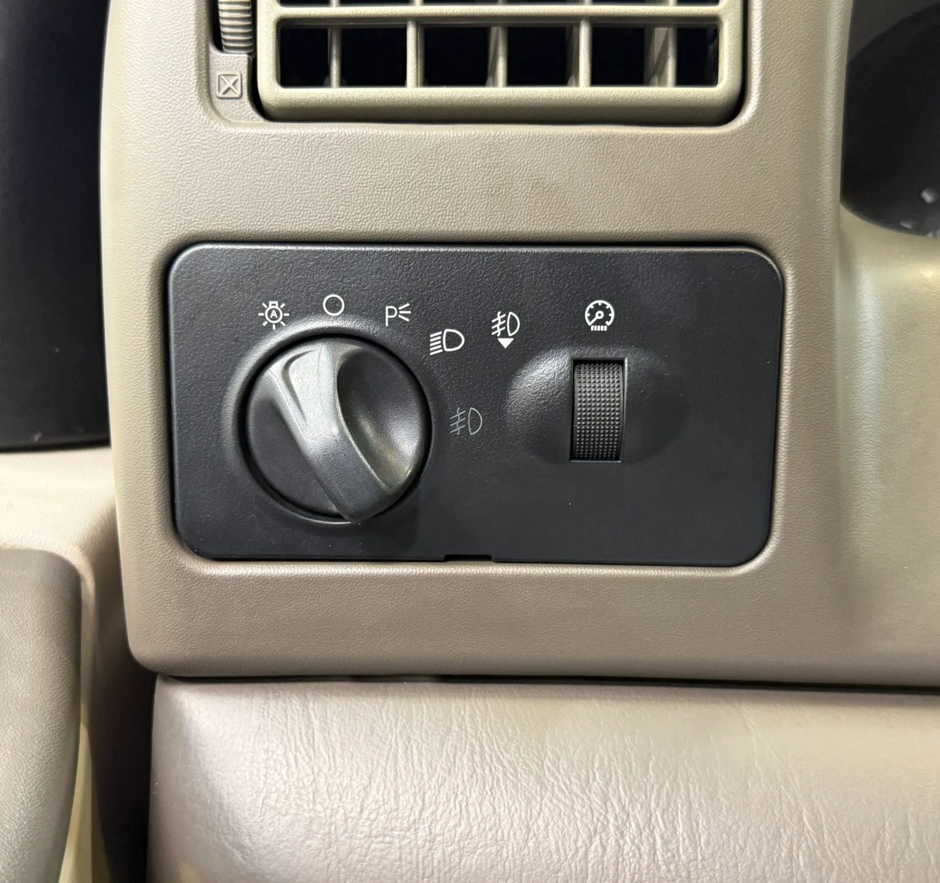 Used 2002 Ford F350 2WD SuperCab DRW Super Duty image 23